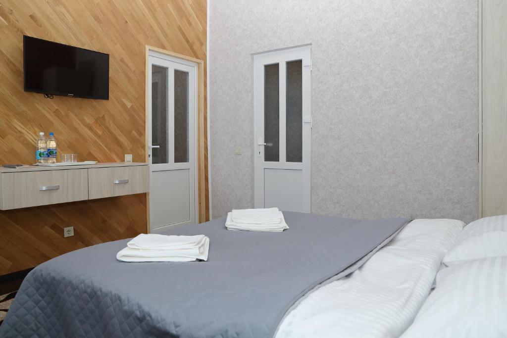 Postel nebo postele na pokoji v ubytování Lastivka Guest House