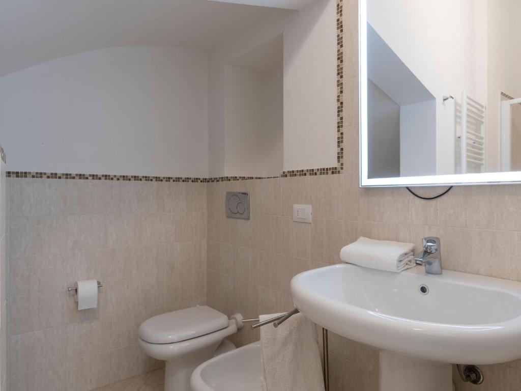 Kúpeľňa v ubytovaní Apartment Menta by Interhome