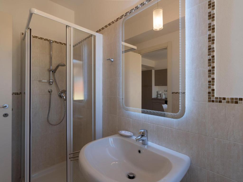 Łazienka w obiekcie Apartment Rosmarino by Interhome