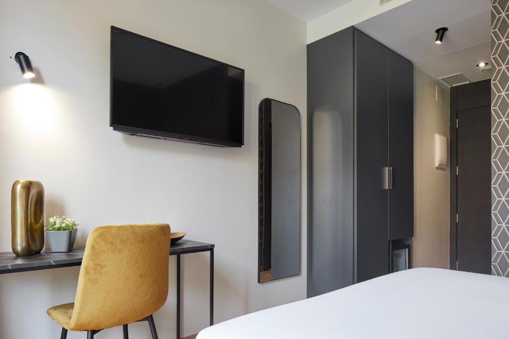 TV a/nebo společenská místnost v ubytování HOTEL ARRIZUL CATEDRAL