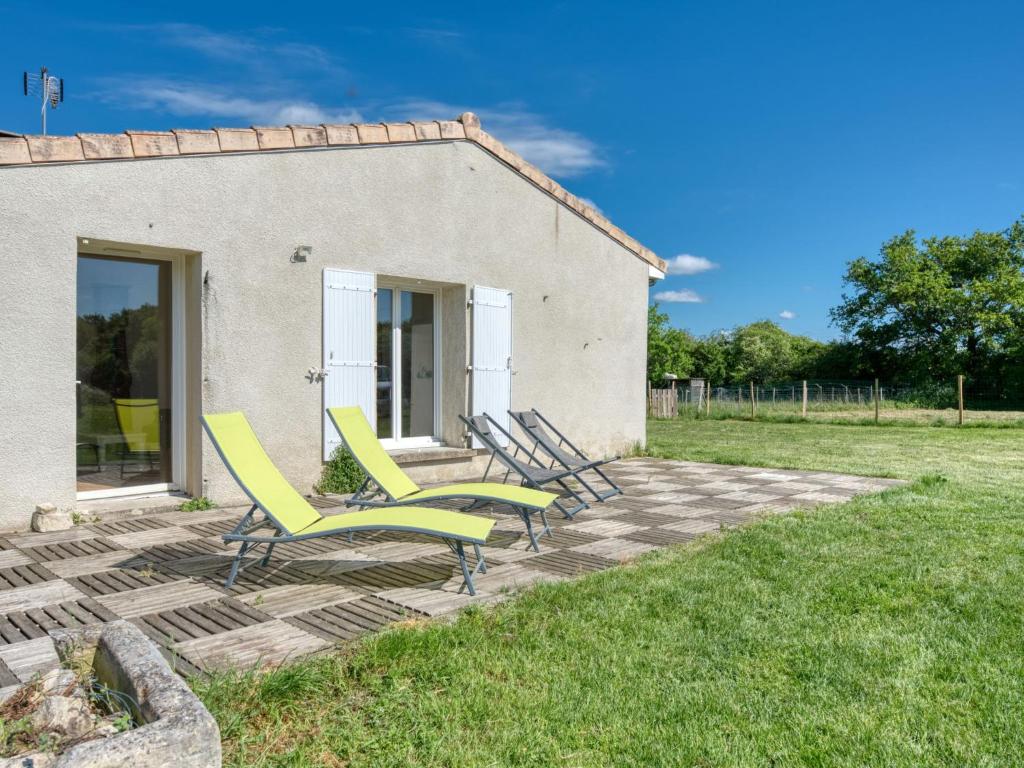 Κήπος έξω από το Holiday Home Capucine de Tracanet by Interhome