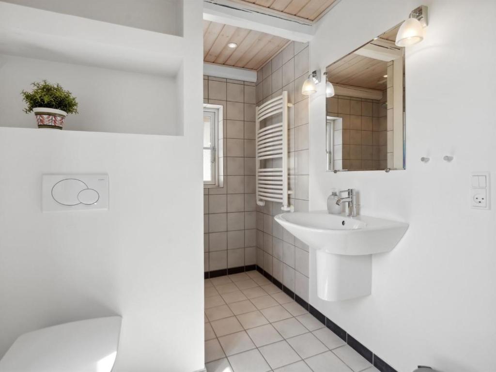 Koupelna v ubytování Holiday Home Store - 700m from the sea by Interhome