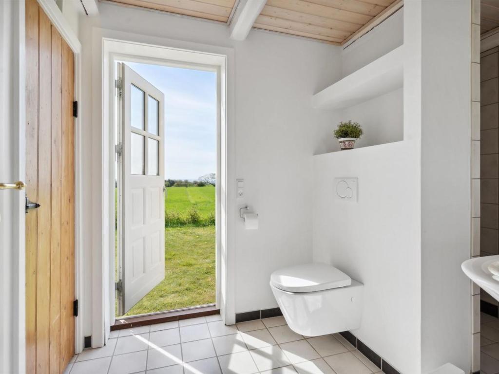 Koupelna v ubytování Holiday Home Store - 700m from the sea by Interhome