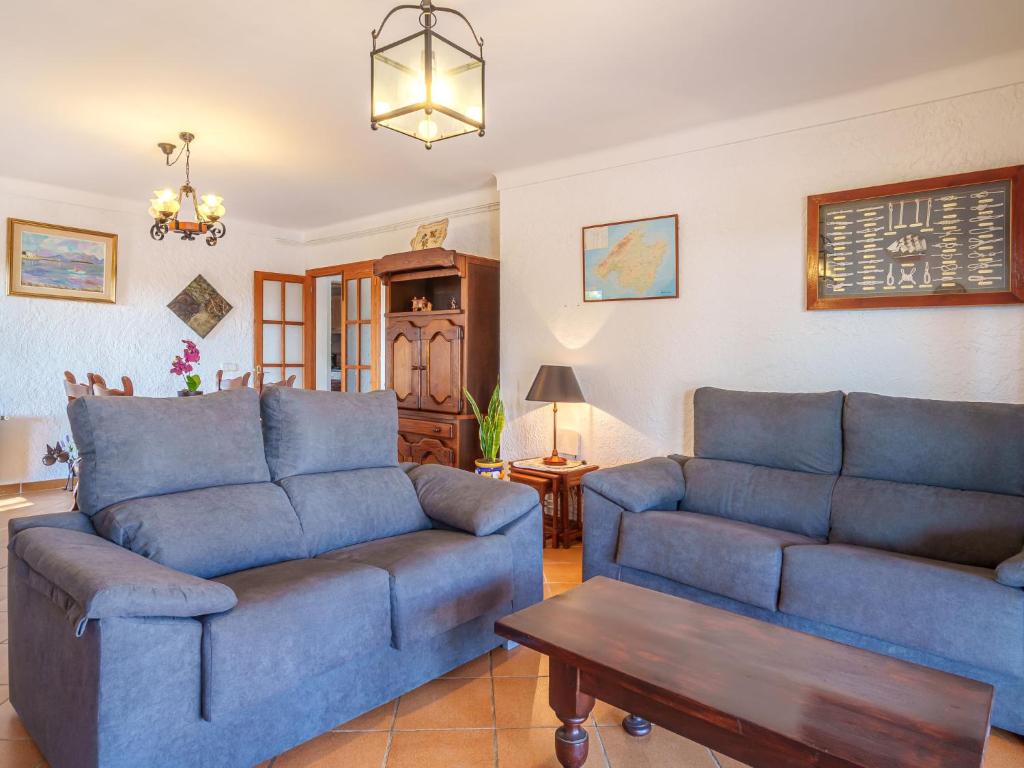 Posezení v ubytování Villa Hort des Xilindro by Interhome