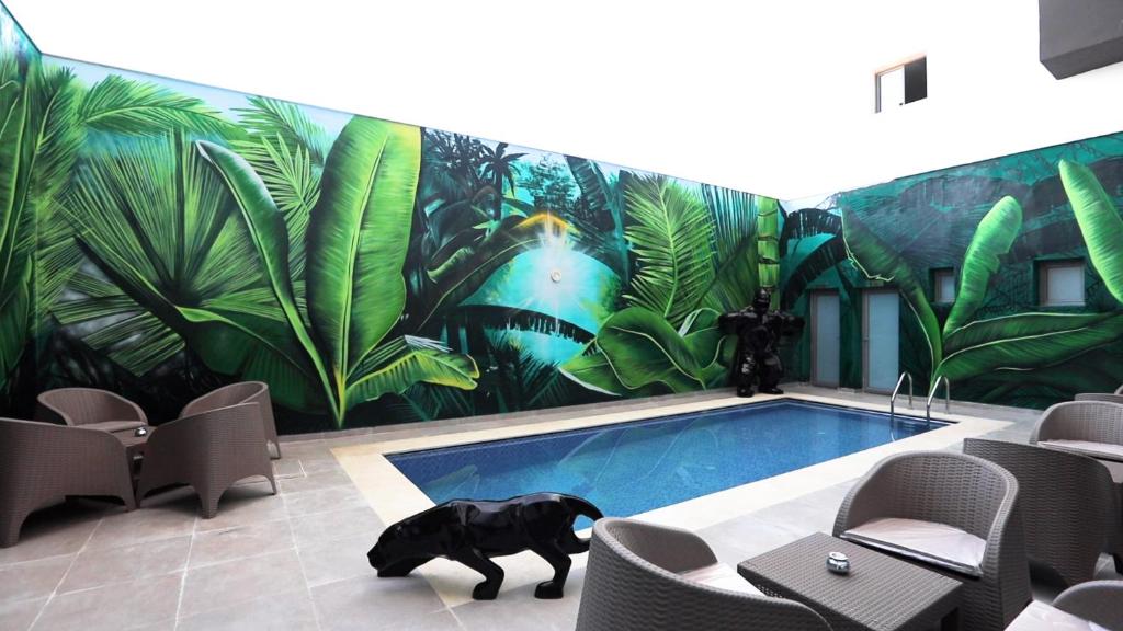 Bazén v ubytování HOTEL BELLE VUE MEKNES nebo v jeho okolí