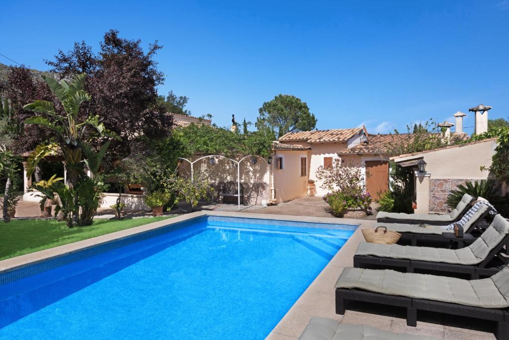 Bazén v ubytování Villa Torres Pollensa - BY EMERALD STAY nebo v jeho okolí
