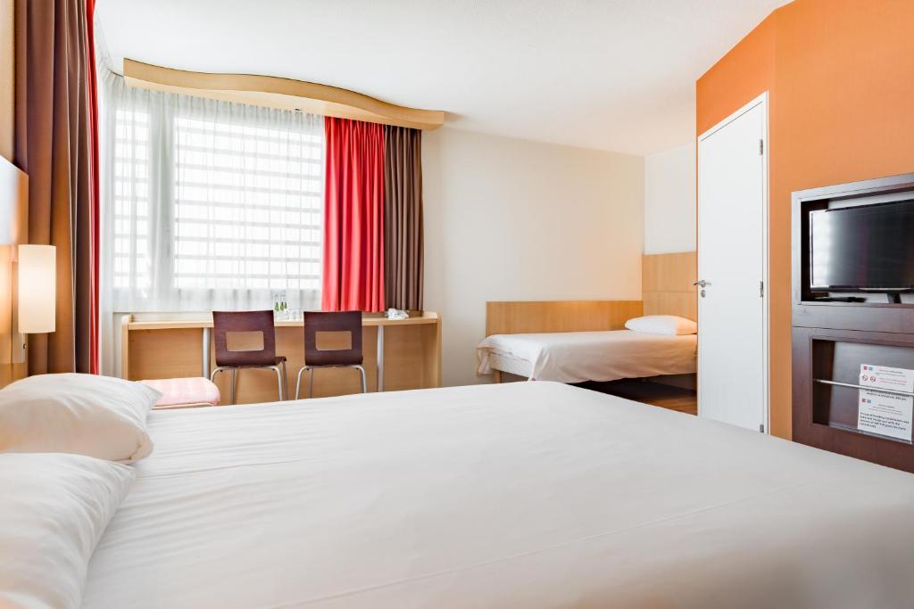 Postel nebo postele na pokoji v ubytování ibis Warszawa West Station
