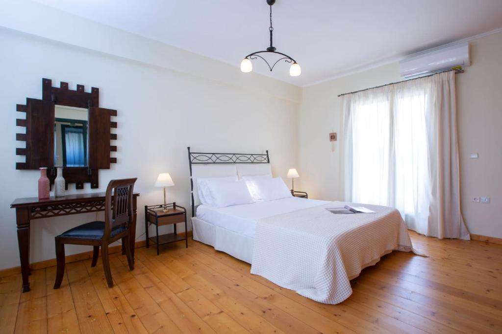 Łóżko lub łóżka w pokoju w obiekcie Serene villa Meganisi - Seaview & Exclusive Pool