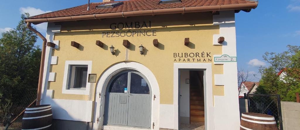 Budova, kde se apartmán nachází