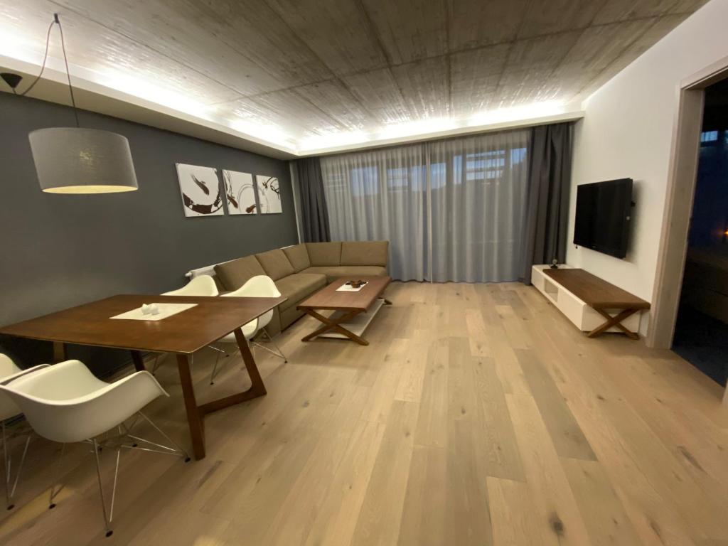 TV a/nebo společenská místnost v ubytování JBX Resort Apartments Lipno