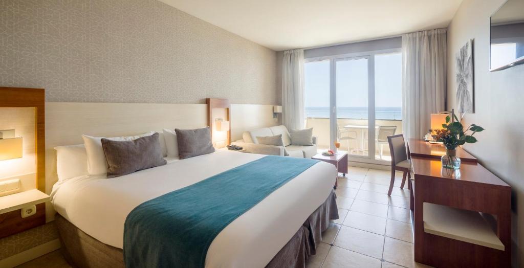 Posteľ alebo postele v izbe v ubytovaní Ilunion Fuengirola