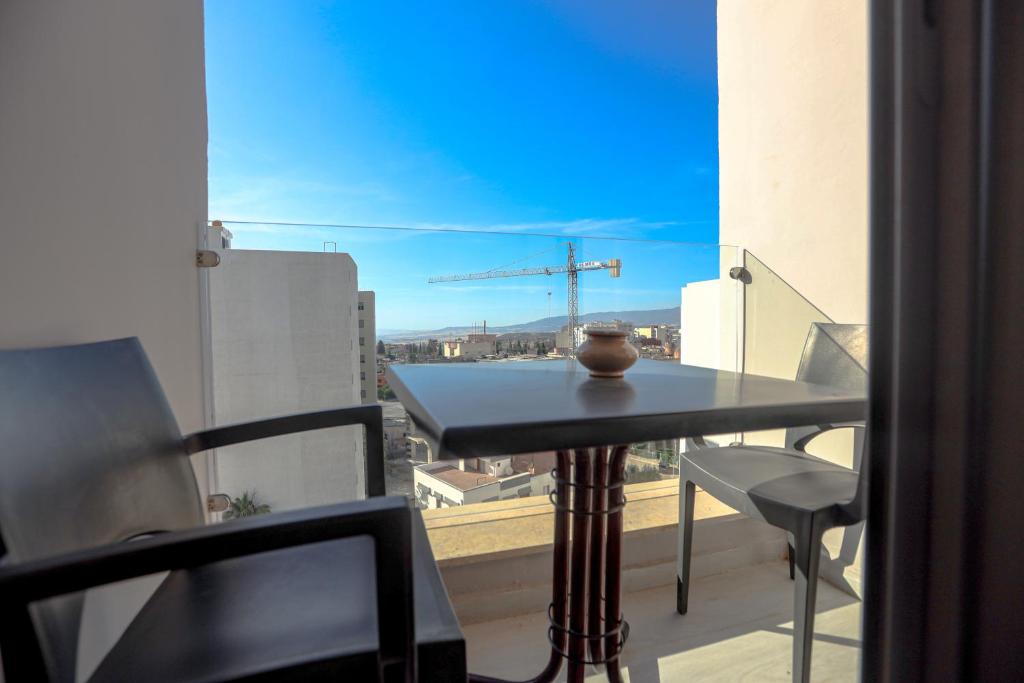 Balkón nebo terasa v ubytování HOTEL BELLE VUE MEKNES