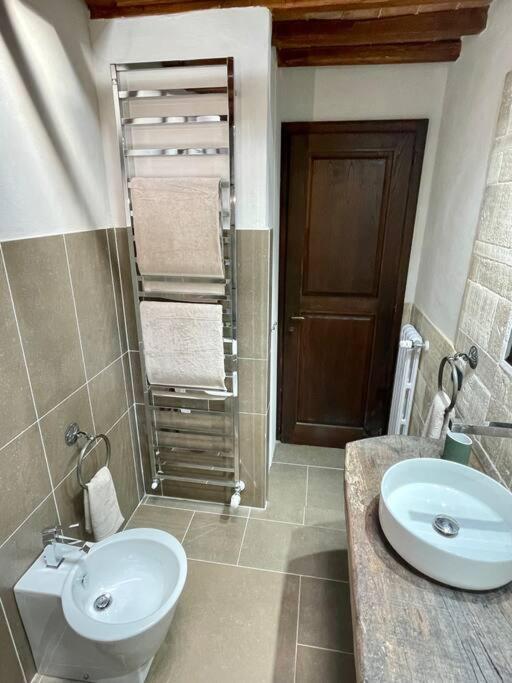 Kúpeľňa v ubytovaní Tuscan Escape Luxury 2 bedroom apartment with pool