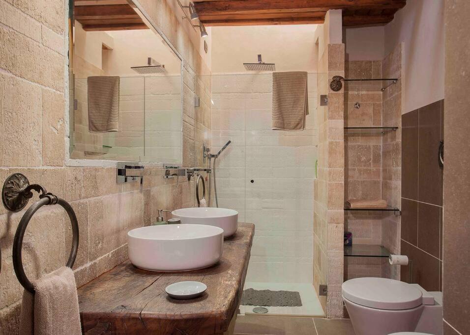 Kúpeľňa v ubytovaní Tuscan Escape Luxury 2 bedroom apartment with pool