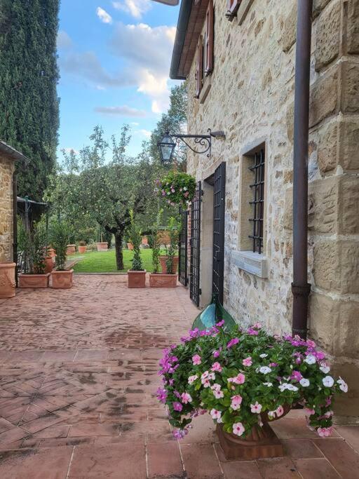 Vonkajšia záhrada v ubytovaní Tuscan Escape Luxury 2 bedroom apartment with pool