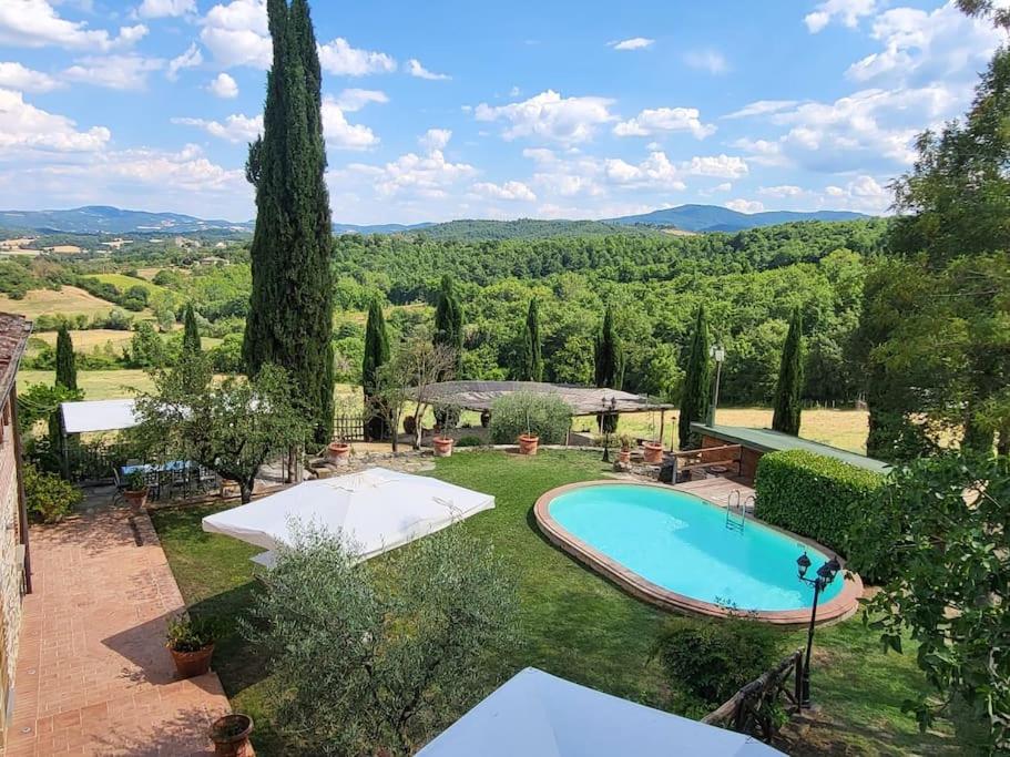 Bazén v ubytovaní Tuscan Escape Luxury 2 bedroom apartment with pool alebo v jeho blízkosti