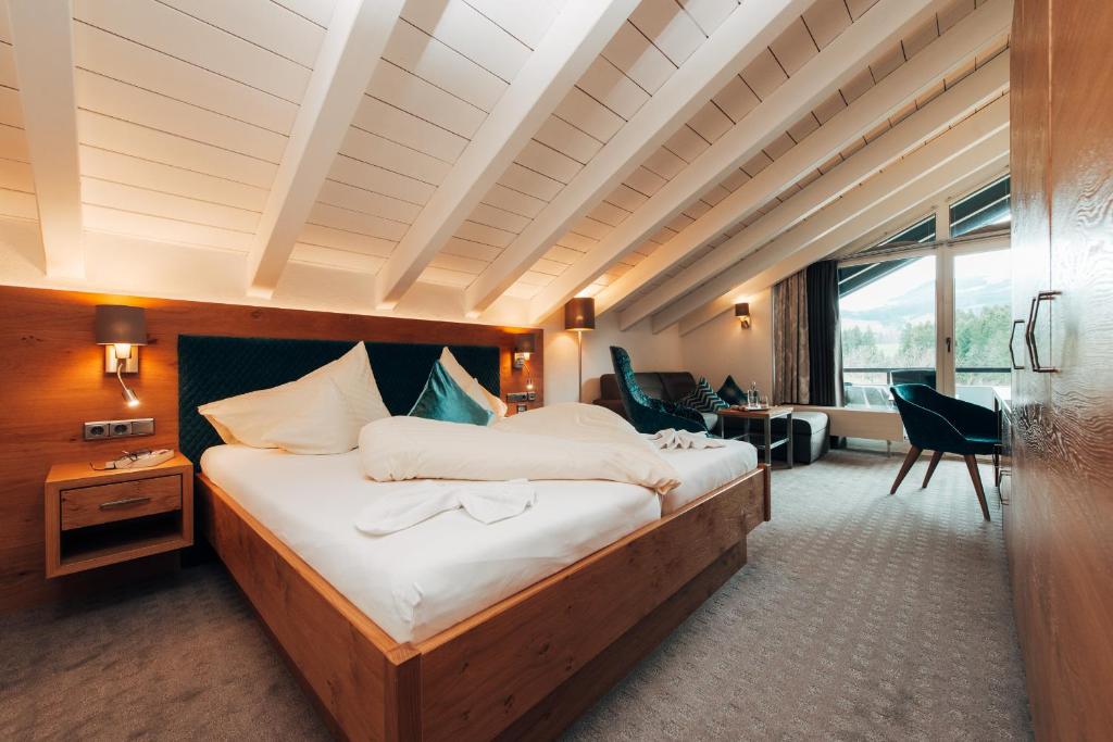 Postel nebo postele na pokoji v ubytování Parkhotel Burgmühle
