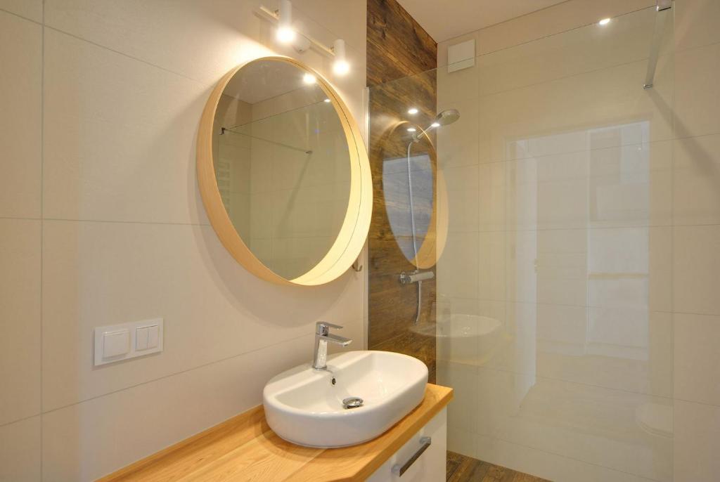 Kúpeľňa v ubytovaní Apart Invest Szklarska 800 - C10
