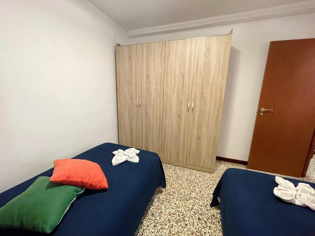 A bed or beds in a room at Apartamento Canarias