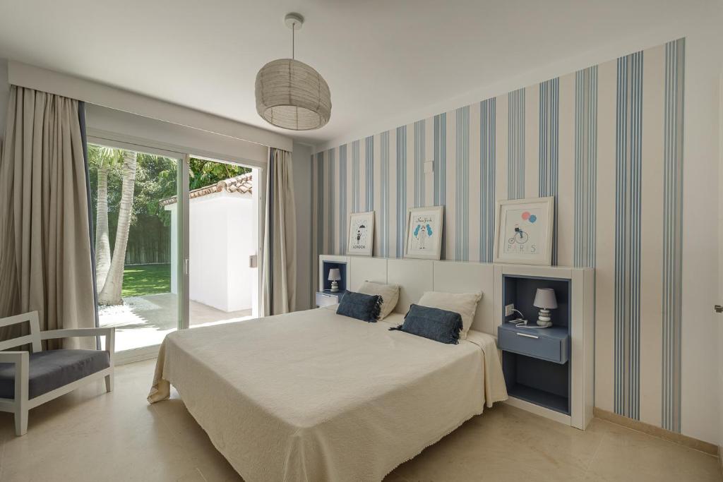 A bed or beds in a room at Holiday villa for rent in Marbella