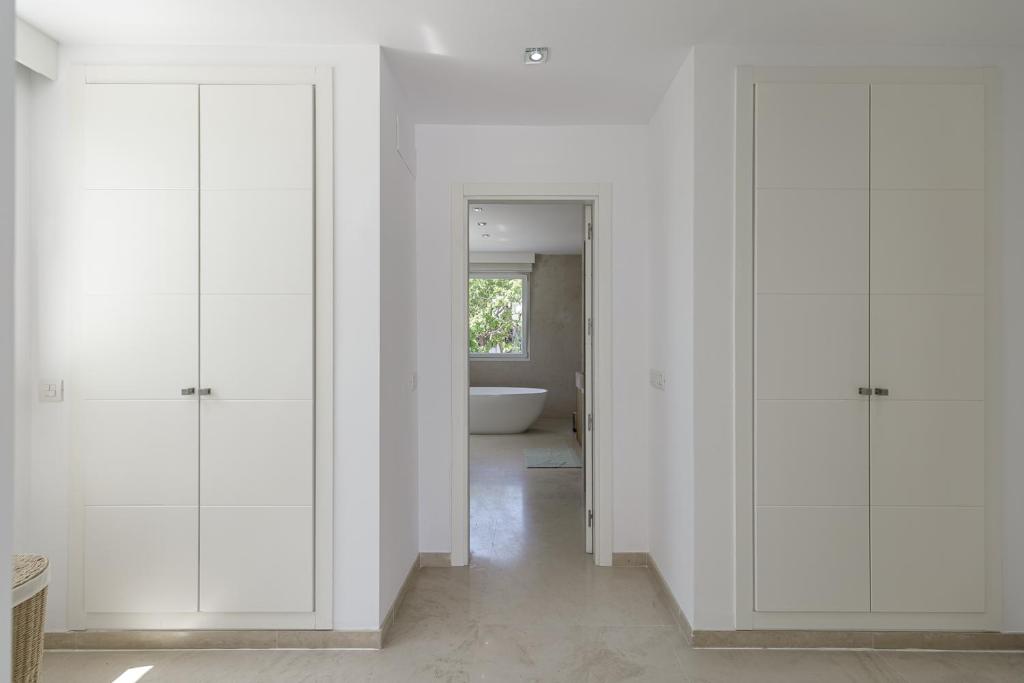 A bed or beds in a room at Holiday villa for rent in Marbella