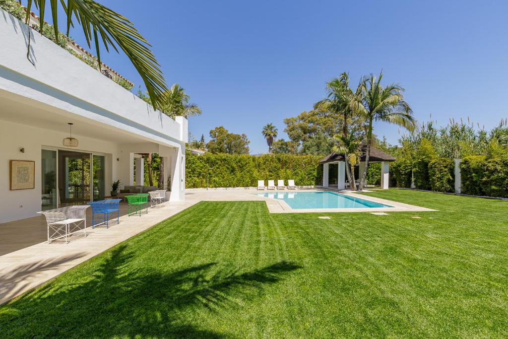 The swimming pool at or close to Holiday villa for rent in Marbella
