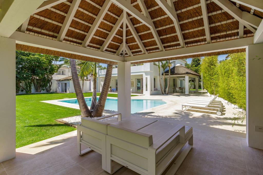 The swimming pool at or close to Holiday villa for rent in Marbella