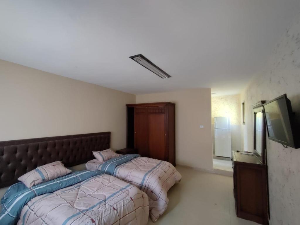 Postel nebo postele na pokoji v ubytování Sail Alhasa Tourist Resort-Tafila