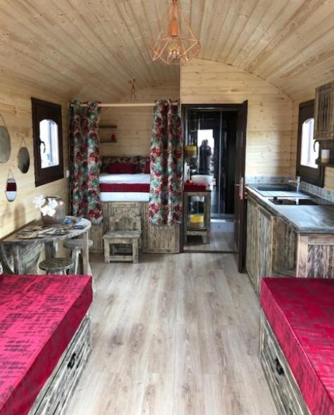 Postel nebo postele na pokoji v ubytování Camping Onlycamp du Rouergue