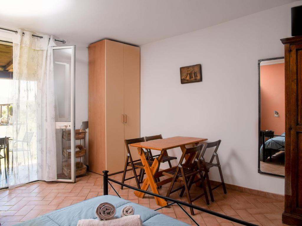 A seating area at Agriturismo Al Girasole