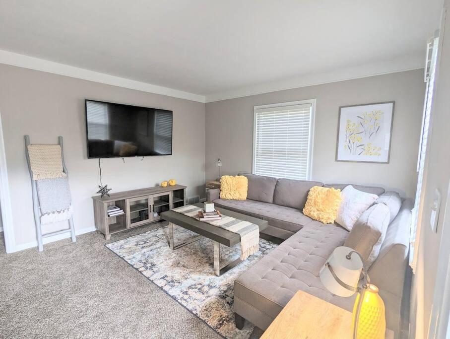 Vacation Home Marion Manor, Lansing, MI