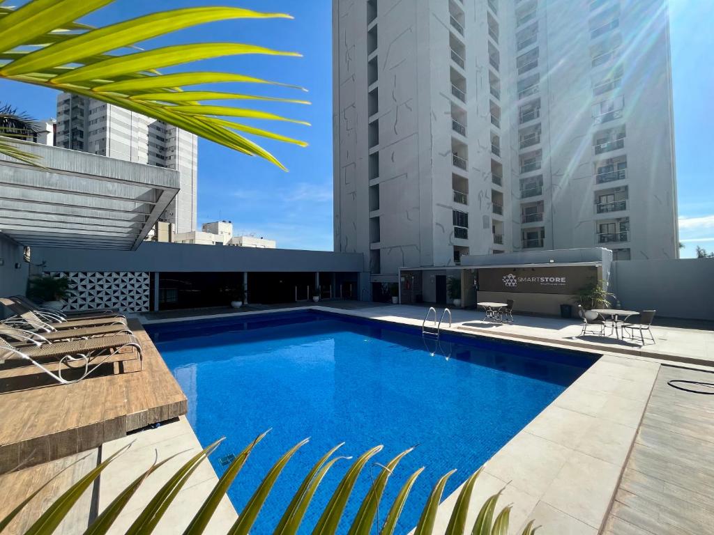 a swimming pool on top of a building at Coruja Imob - Flat Crystal Place in Goiânia