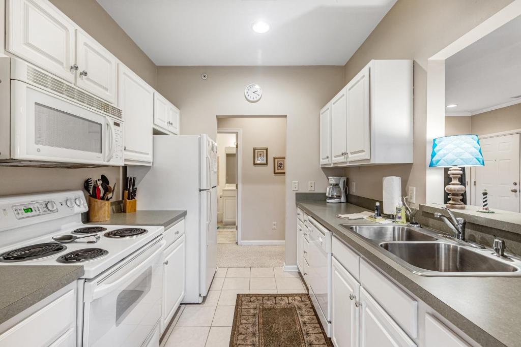 Kuchyň nebo kuchyňský kout v ubytování Creekwood - 400 Cascade Ln Unit# 418