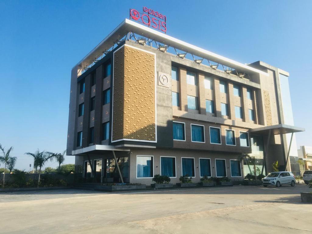 Golden Oasis Hotel - Housity