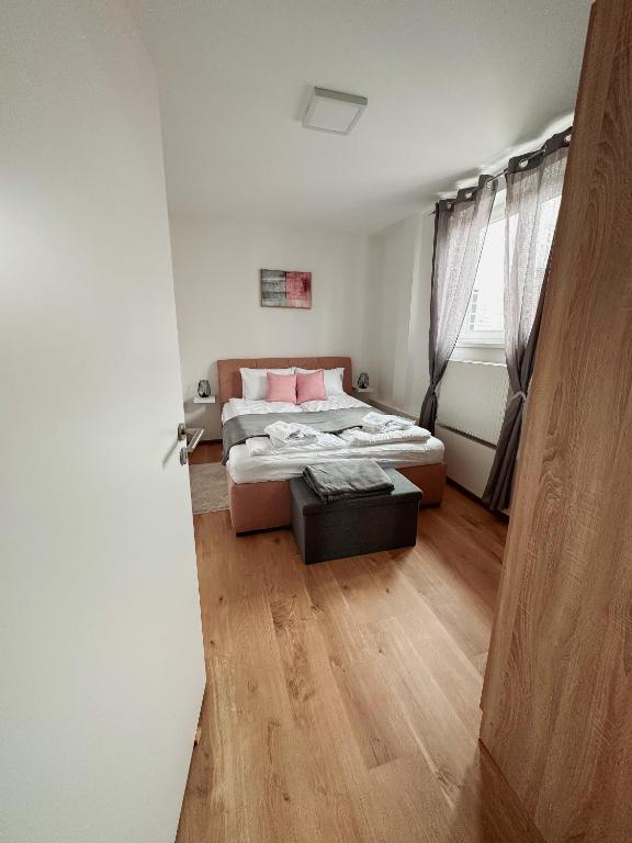 Letto o letti in una camera di San Lux Dunavska