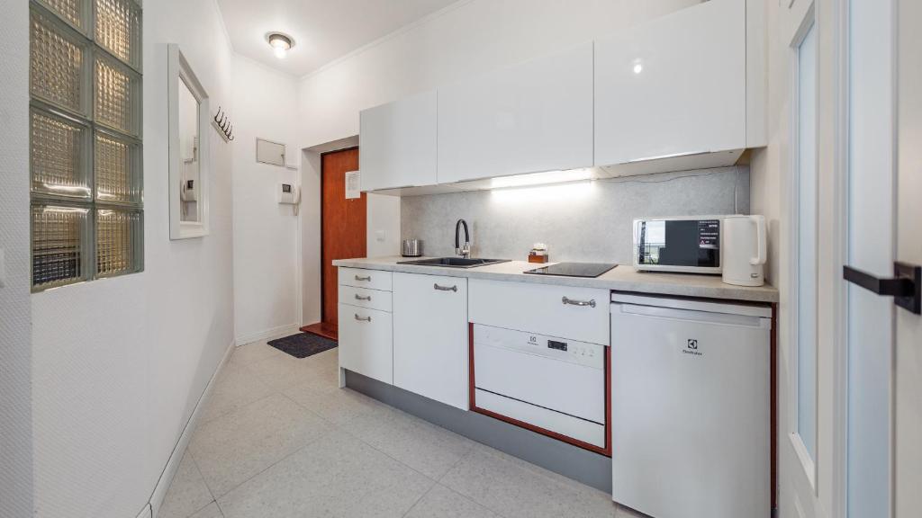 Kuchyňa alebo kuchynka v ubytovaní Apartamenty Sun & Snow Traugutta Plaża
