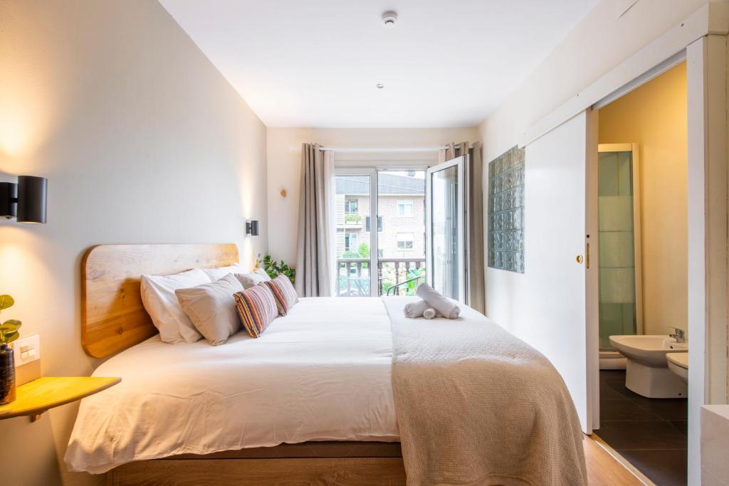 Postel nebo postele na pokoji v ubytování Hotel Donosti