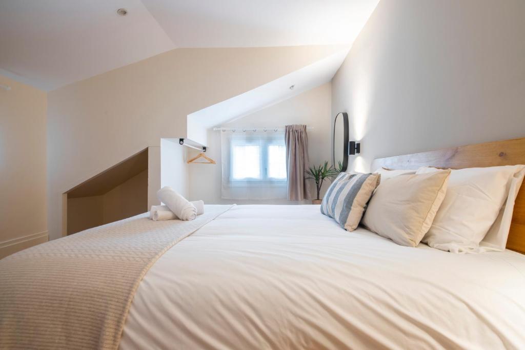 Postel nebo postele na pokoji v ubytování Hotel Donosti