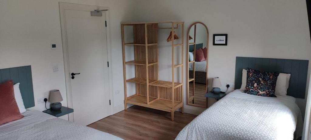 Postel nebo postele na pokoji v ubytování Cedar Lodge