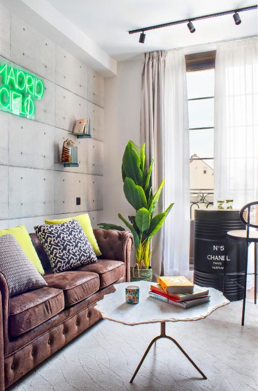 a living room with a brown couch and a table at Cozy Bright - 1Bedroom 1 Bathroom - La Latina in Madrid