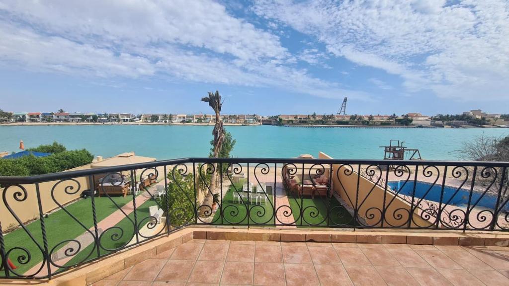 a balcony with a view of a body of water at درة العروس كورال بيتش فيلا in Durat Alarous