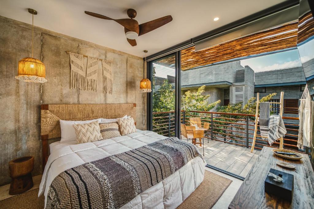 En eller flere senger på et rom på Luxury 2BR Penthouse Tulum Private Pool Cenote