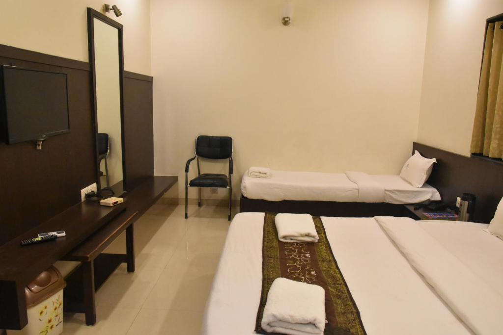Postel nebo postele na pokoji v ubytování Hotel Dhantara