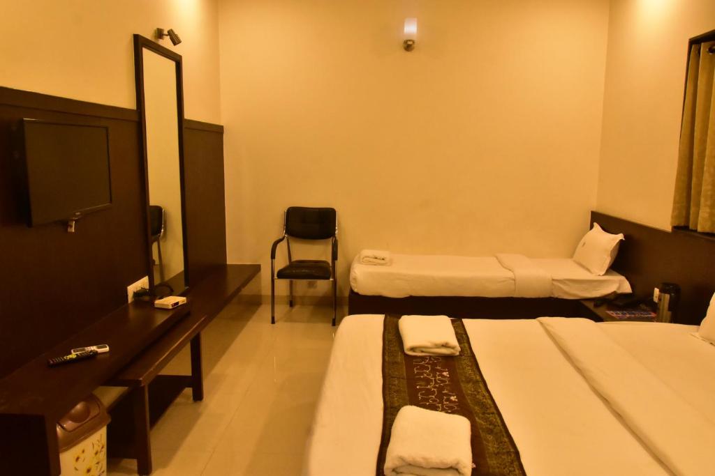 Postel nebo postele na pokoji v ubytování Hotel Dhantara