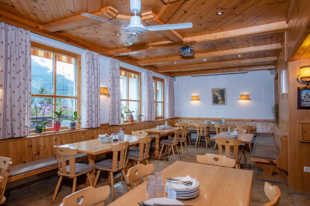 Restaurace v ubytování Jugend- und Familienhotel Venedigerhof