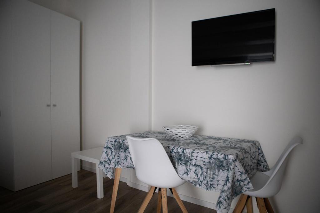 A television and/or entertainment centre at CASA MAIOLICA