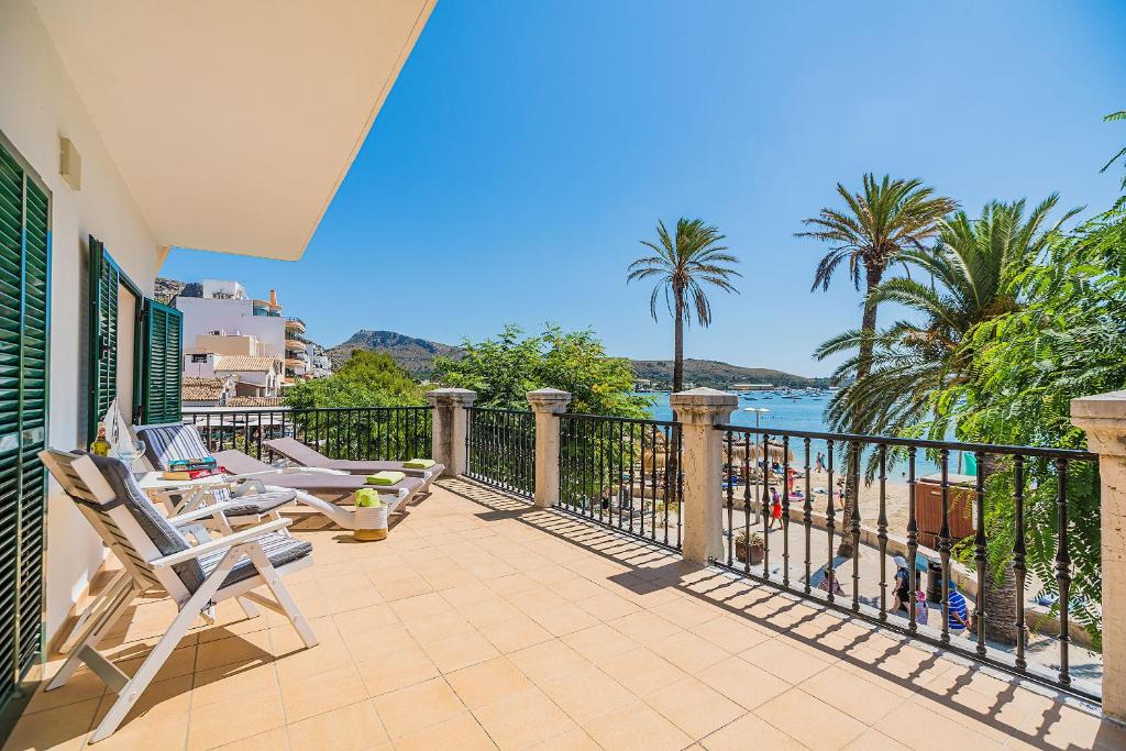 a balcony with chairs and a view of the beach at Apartamento Pine walk in Port de Pollensa