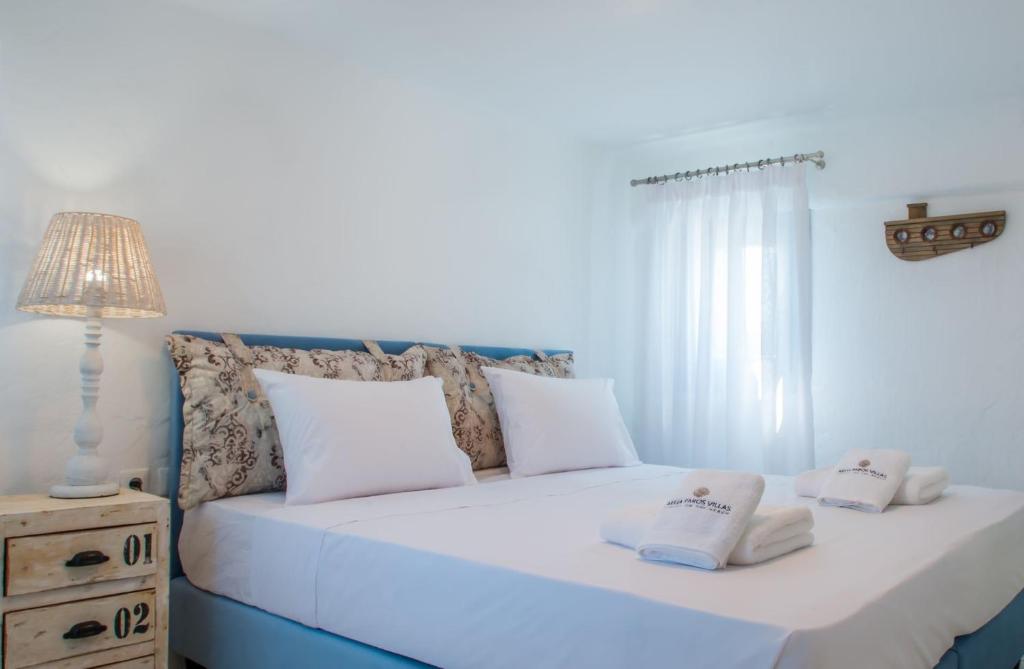 Posteľ alebo postele v izbe v ubytovaní Grand Villa With Sea View And Private Pool Up To 8 Persons Apv Golden Beach Paros