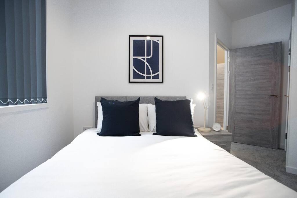 Ένα ή περισσότερα κρεβάτια σε δωμάτιο στο Bayard Apartments City Centre 2 Bedroom Apartment