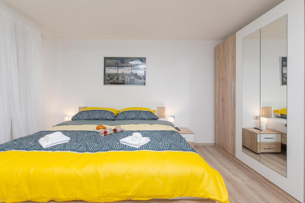 Postel nebo postele na pokoji v ubytování Apartment Ena Near Pula Amphitheater